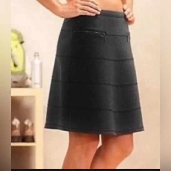 ATHLETA STRATA BLACK A-LINE ZIPPERED POCKET SKIRT Size Large - Picture 7 of 7